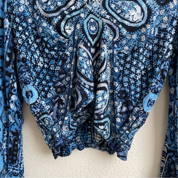 FREE PEOPLE Blue Boho Wild & Free V Neck Smocked Long Sleeve Cropped Blouse Top - Picture 4 of 12